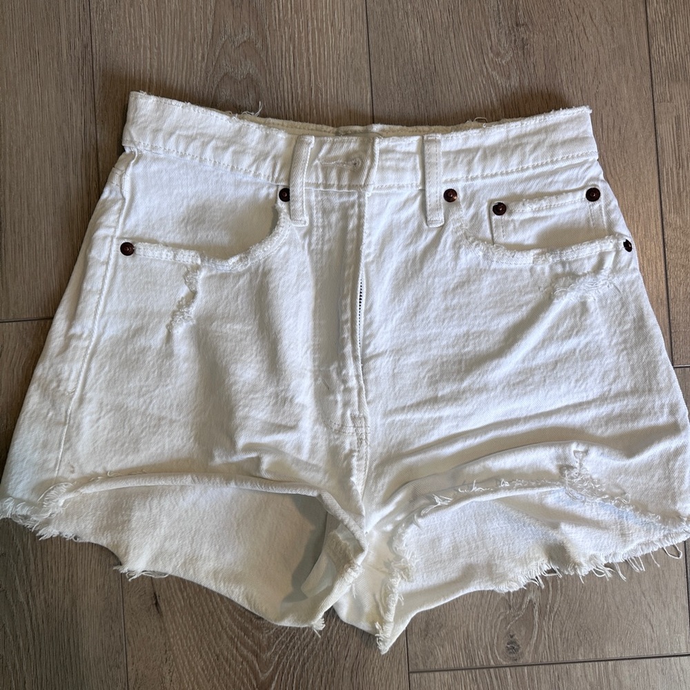 Abercrombie & Fitch Mom Short High Rise white